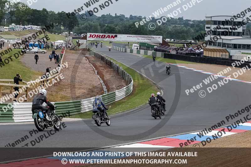 Vintage motorcycle club;eventdigitalimages;mallory park;mallory park trackday photographs;no limits trackdays;peter wileman photography;trackday digital images;trackday photos;vmcc festival 1000 bikes photographs